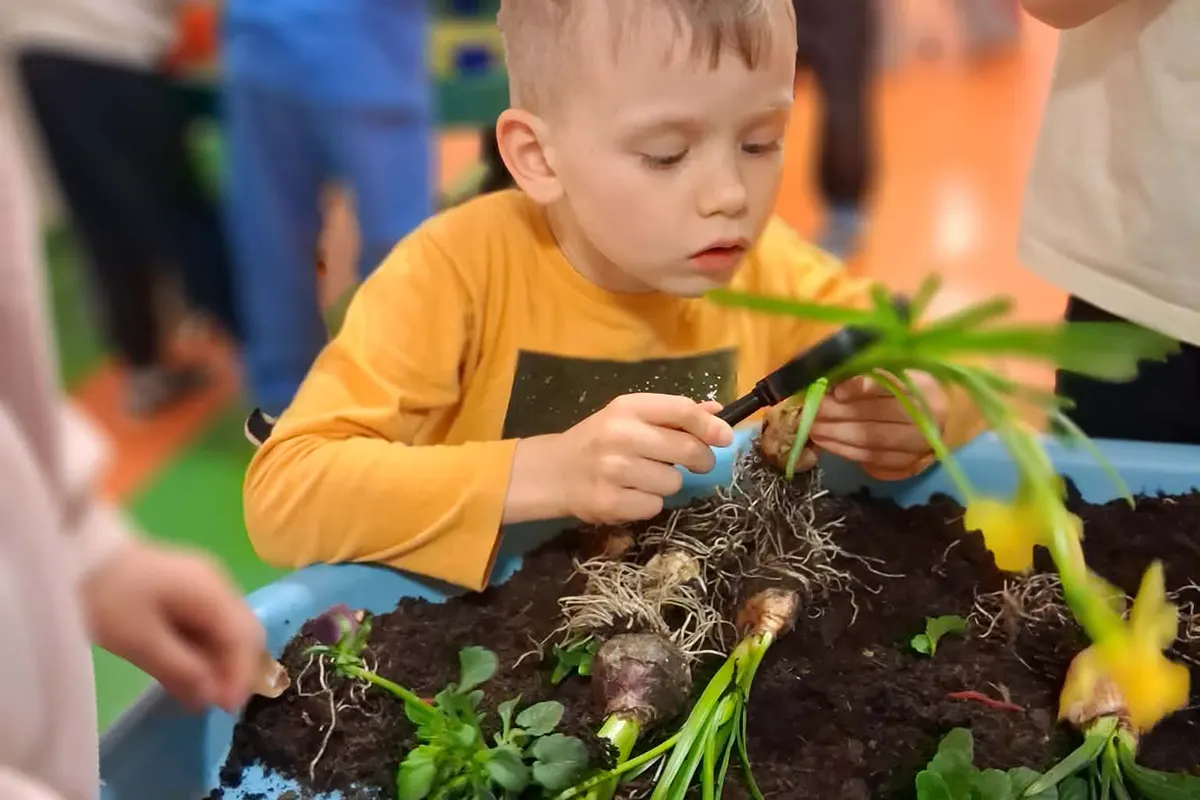  Dziecko i roślina