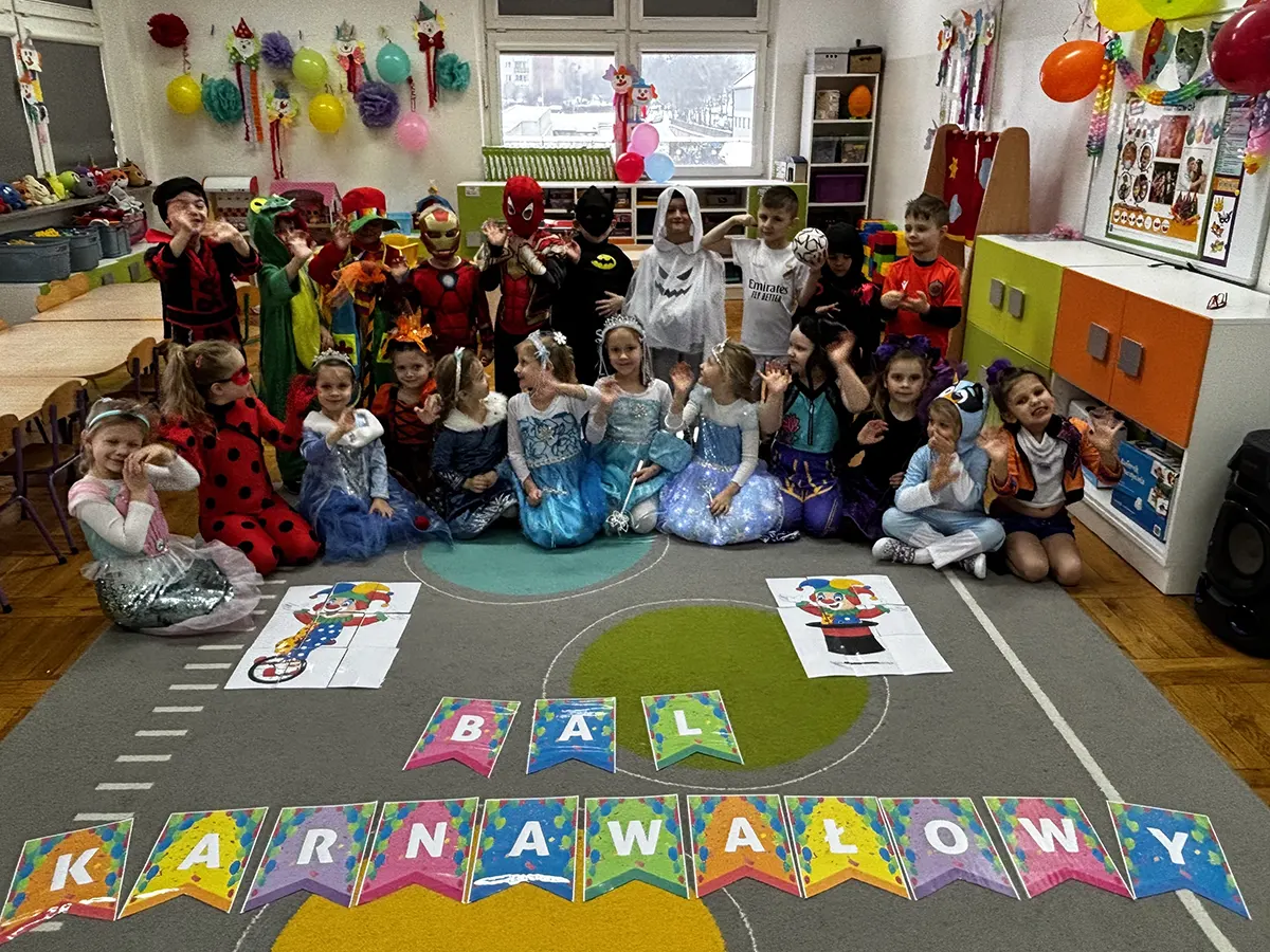  Dzieci w przebraniach