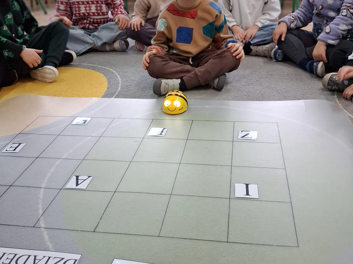  fragment osoby i zabawka