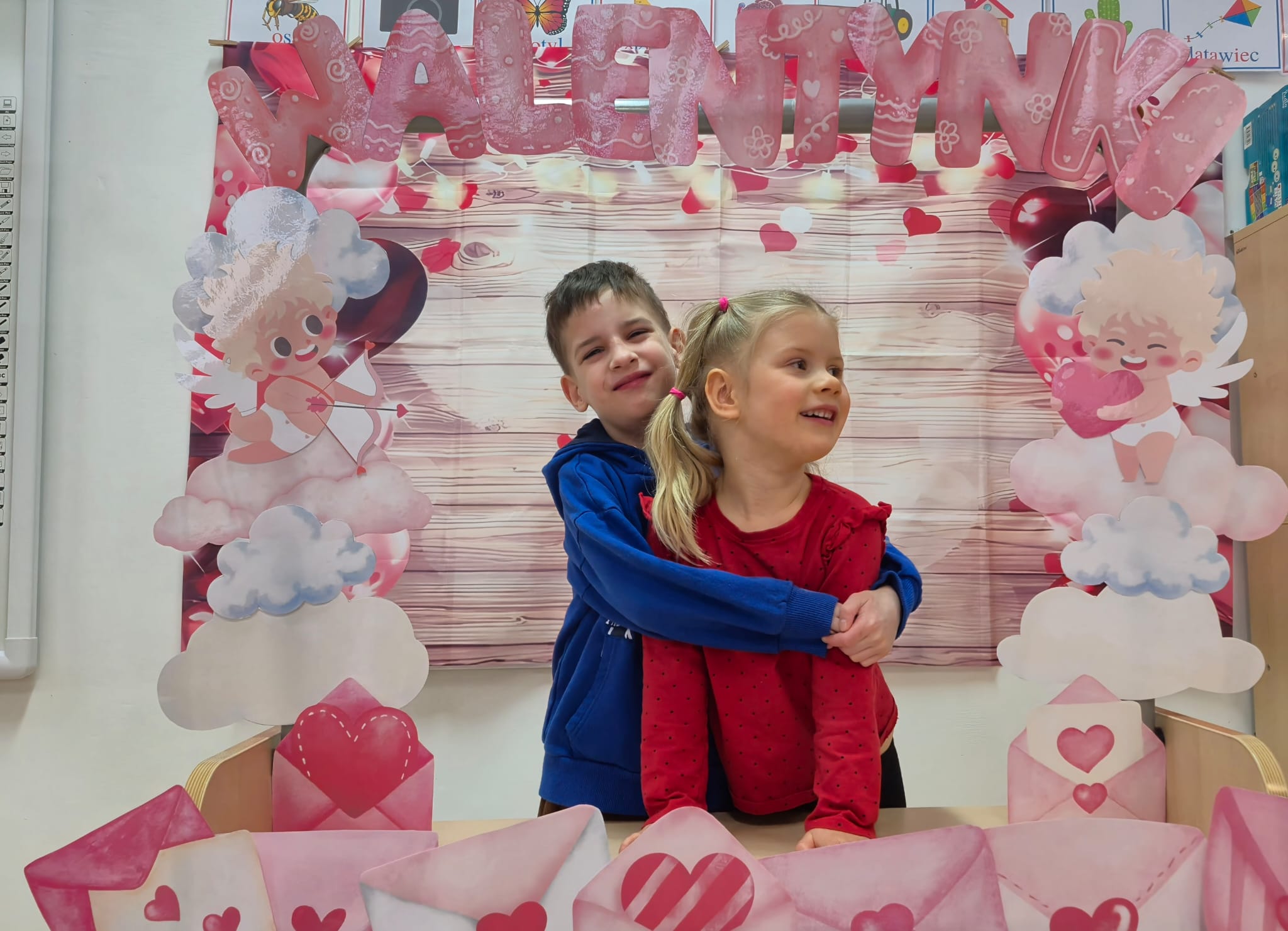  Dziewczynka i chłopiec